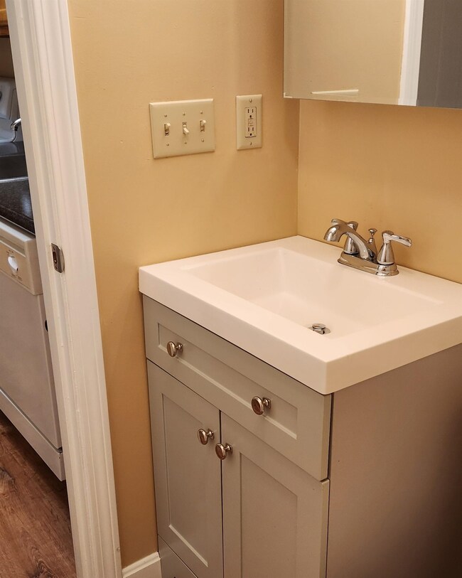 42 Olcott Ln unit B, Charlestown, NH 03603 - photo 7