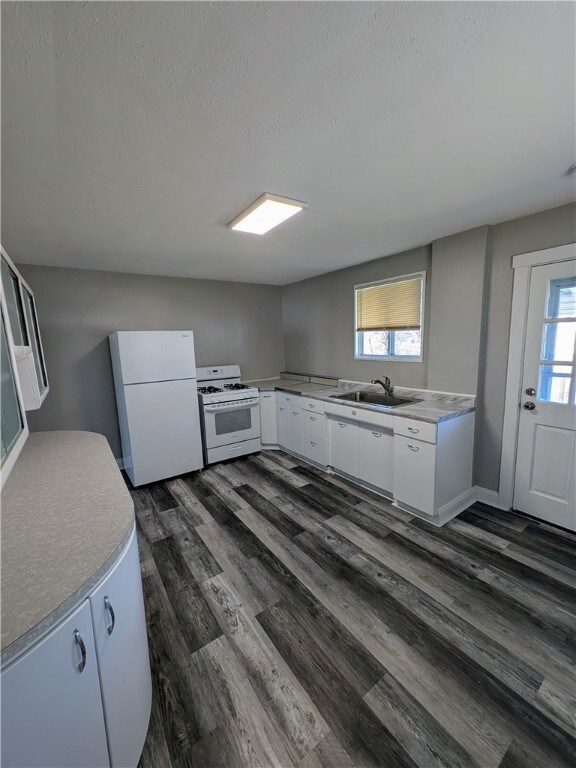 545 Farnsworth Ave, Clairton, PA 15025 - photo 4