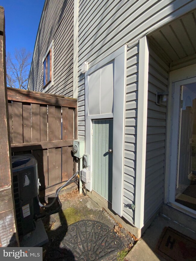 8624 Village Way unit 5, Alexandria, VA 22309 - photo 3