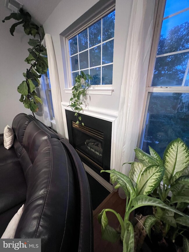 7415 Hindon Cir unit CIR303, Windsor Mill, MD 21244 - photo 4