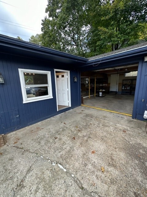 1644 Mendon Rd, Woonsocket, RI 02895 - photo 3