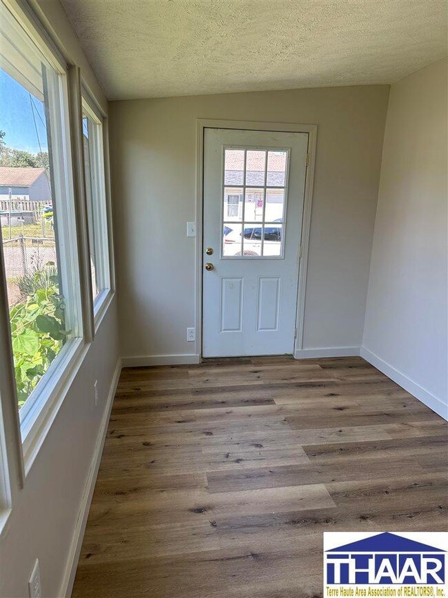 315 W Poplar St, West Terre Haute, IN 47885 - photo 2