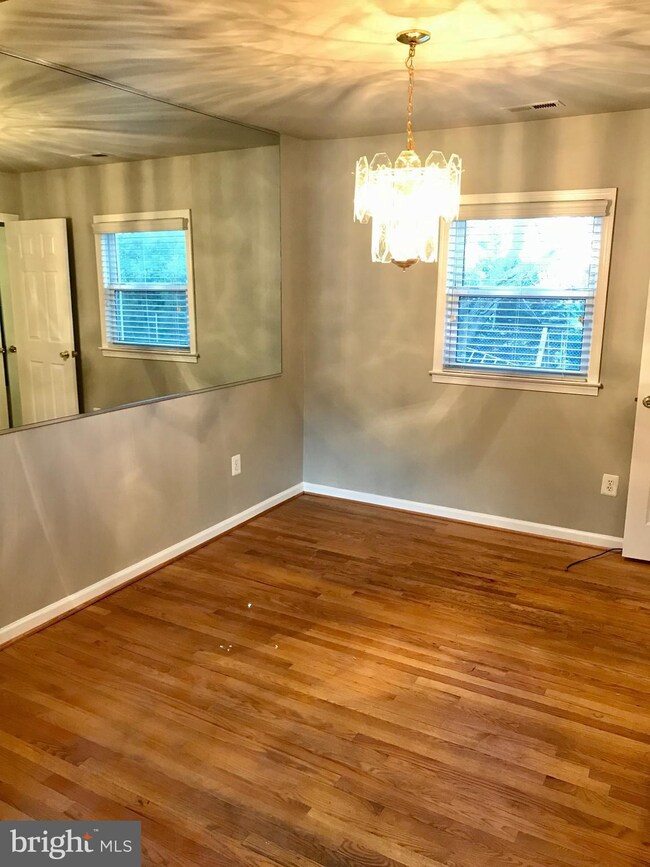 1009 Woods Place, Alexandria, VA 22302 - photo 4