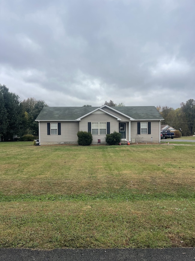 135 Leigh Anna Cir, Lafayette, TN 37083 - photo 4