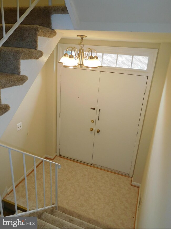 8050 Sleepy View Ln, Springfield, VA 22153 - photo 2