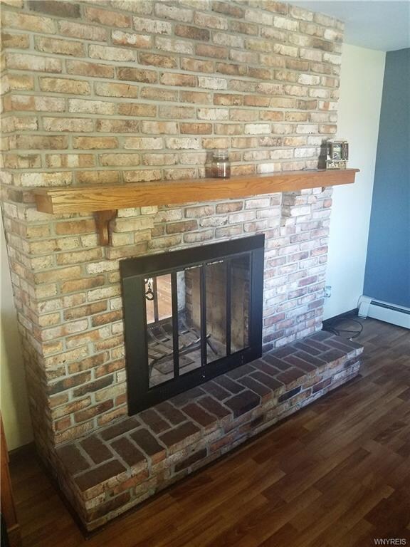 Two-sided fireplace