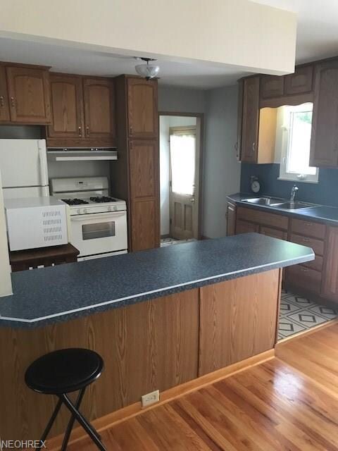 335 Erieview Blvd, Sheffield Lake, OH 44054 - photo 4