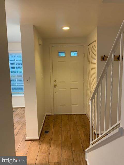 20507 Sterncroft Ct, Montgomery Village, MD 20886 - photo 2