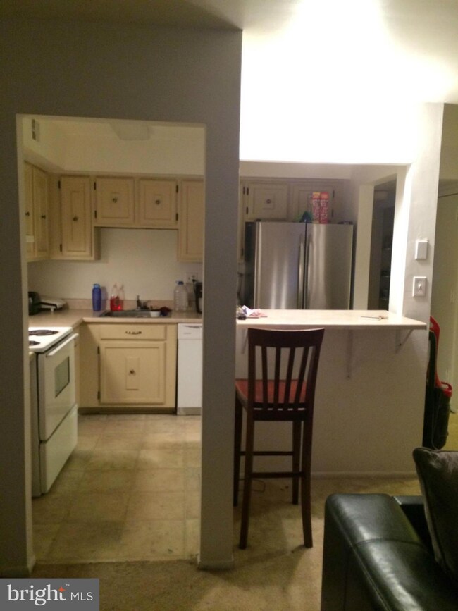 8601 Sacramento Dr unit E, Alexandria, VA 22309 - photo 2