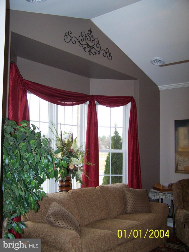 648 Tudor Dr, Hagerstown, MD 21742 - photo 4