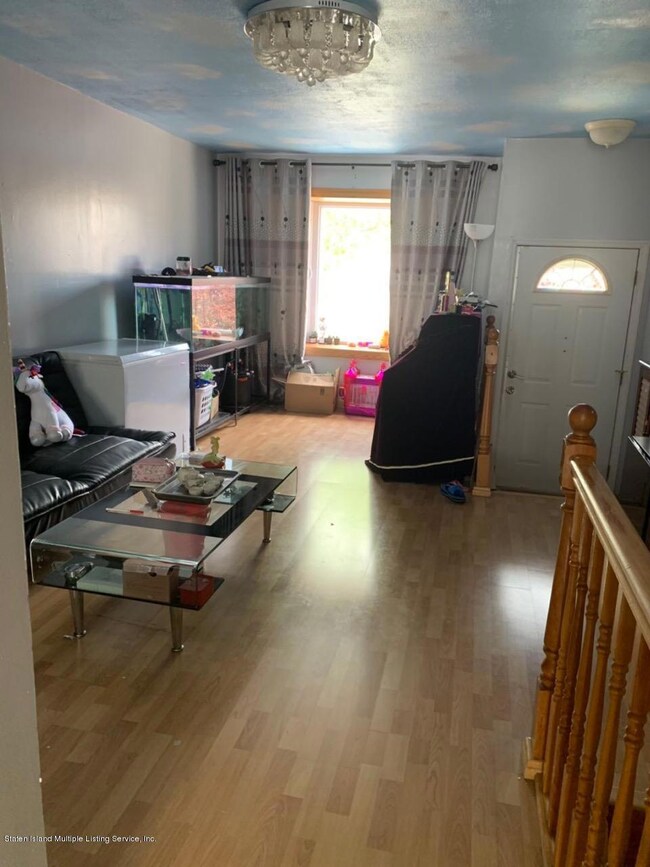 96 N Railroad Ave, Staten Island, NY 10304 - photo 2