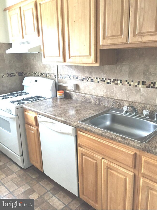 812 Allendale St, Baltimore, MD 21229 - photo 6