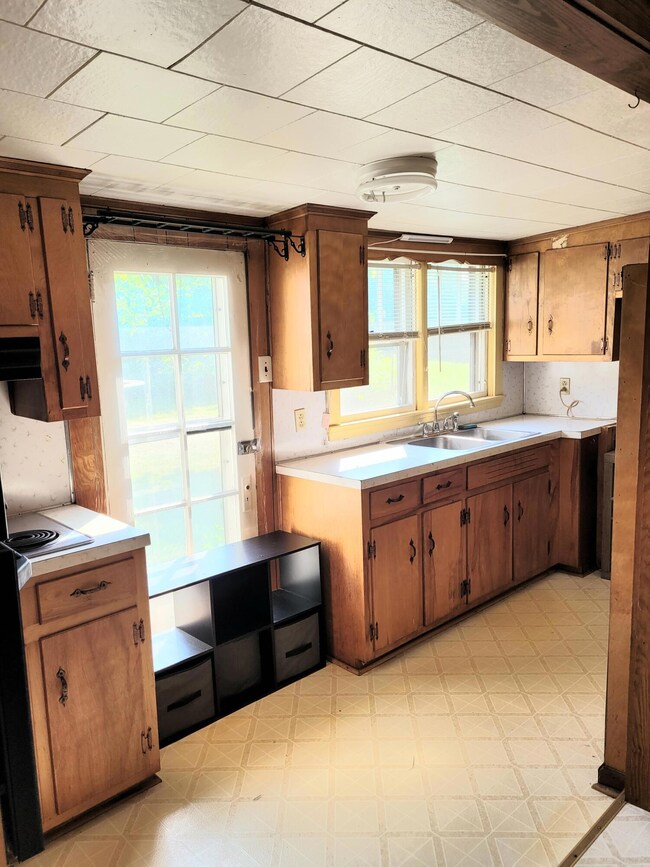 1451 Robertson Rd, Bedford, VA 24523 - photo 3