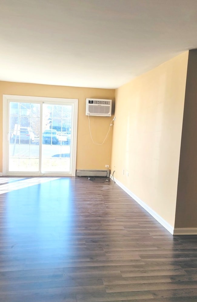 107 W Elk Trail unit 106, Carol Stream, IL 60188 - photo 4