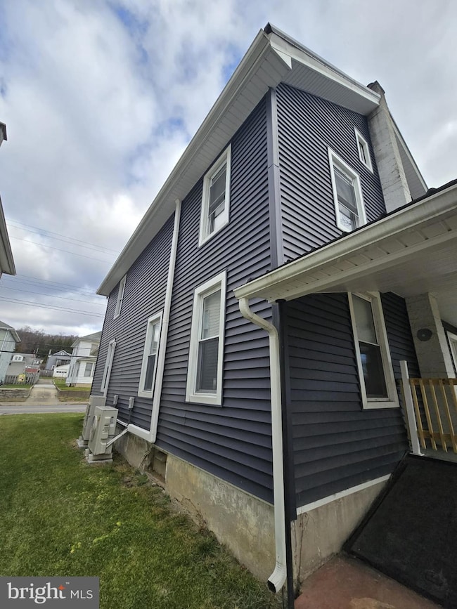 486 W 4th St, Lewistown, PA 17044 - photo 6