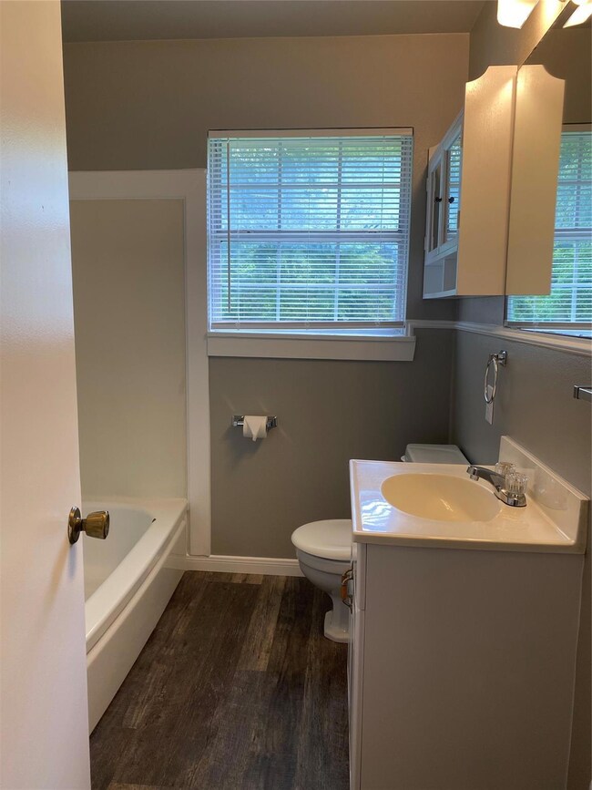 1238 S Brazos St, Weatherford, TX 76086 - photo 4