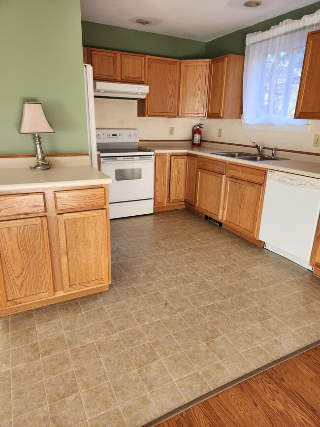 4 Bridgeman St, Barre, VT 05641 - photo 3