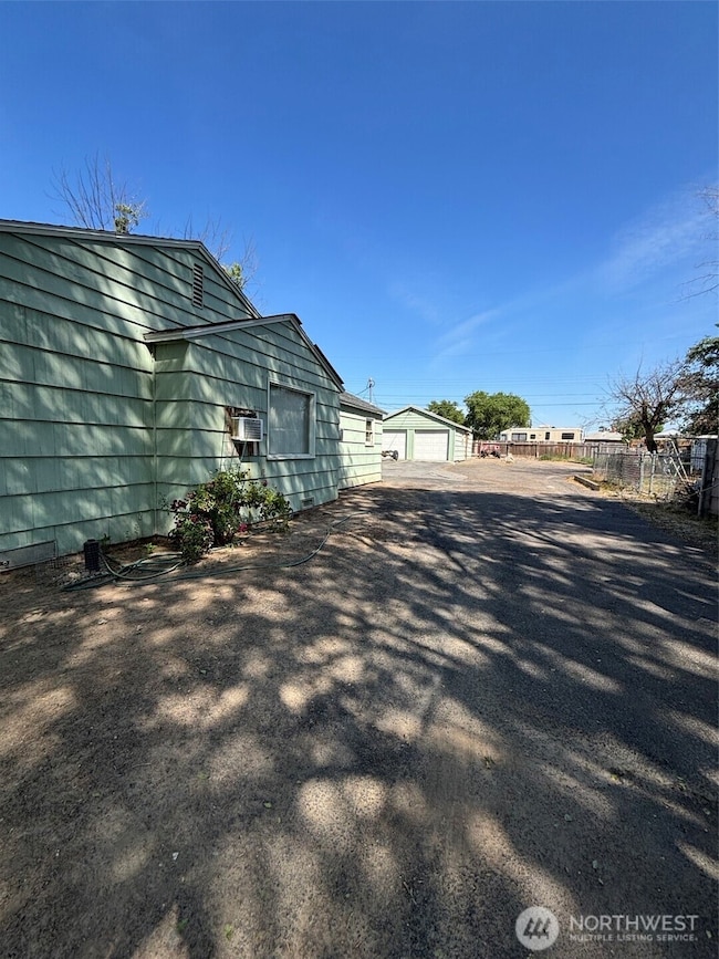 345 W Ridge Rd, Moses Lake, WA 98837 - photo 7