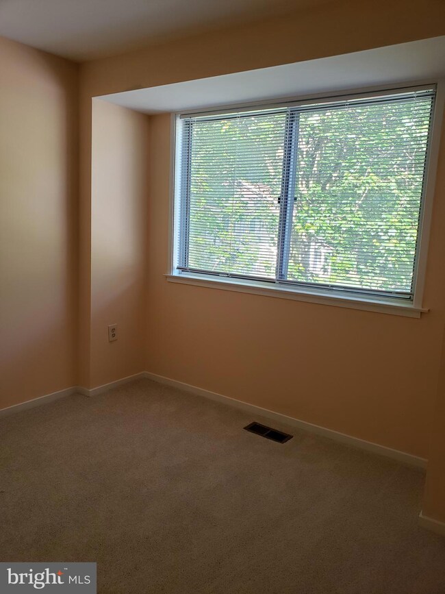 14411 Pebble Hill Ln, North Potomac, MD 20878 - photo 5