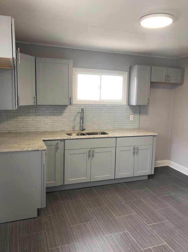 627 N Lewis Ave, Waukegan, IL 60085 - photo 5