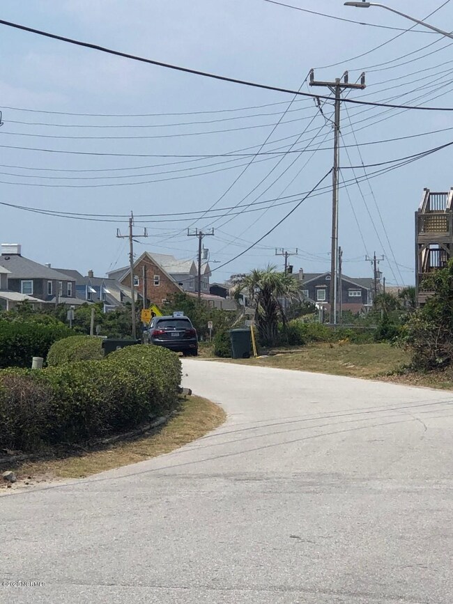 lot facing west street