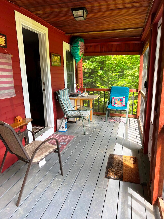 137 Prospect St, Bethlehem, NH 03574 - photo 4