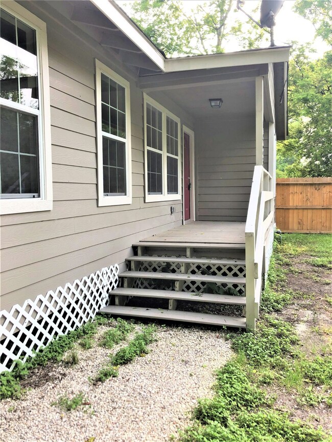 1423 Dewalt St, Houston, TX 77088 - photo 2