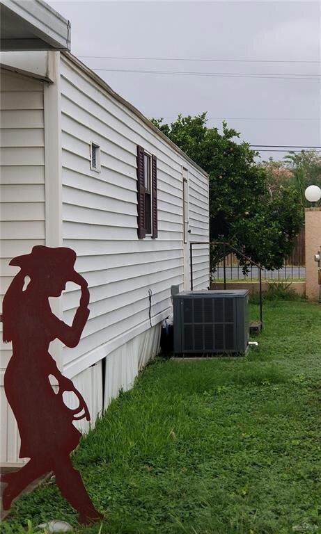 2528 Bobolink Cir W, Palmview, TX 78572 - photo 5