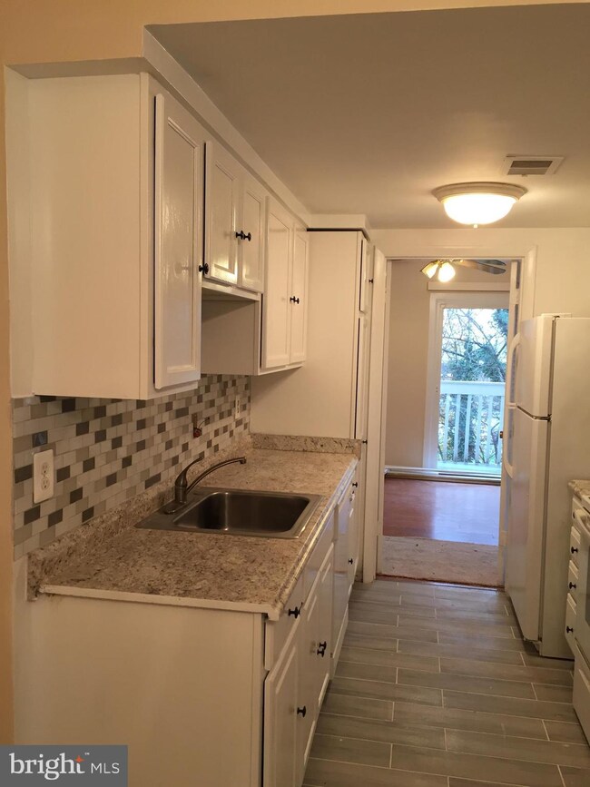 12879 Cara Dr, Woodbridge, VA 22192 - photo 3