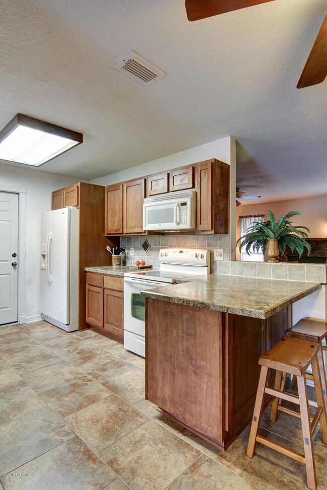 8980 Lithia Ct, Jacksonville, FL 32216 - photo 7