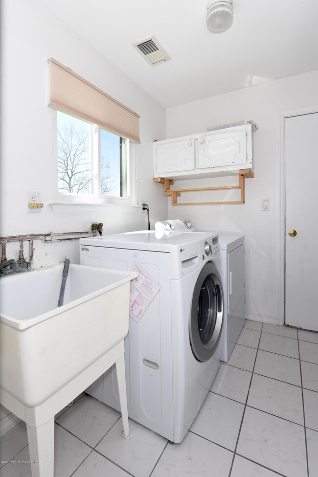 8 Owl laundry room
