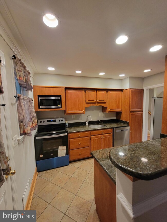 6105 87th Ave, New Carrollton, MD 20784 - photo 4