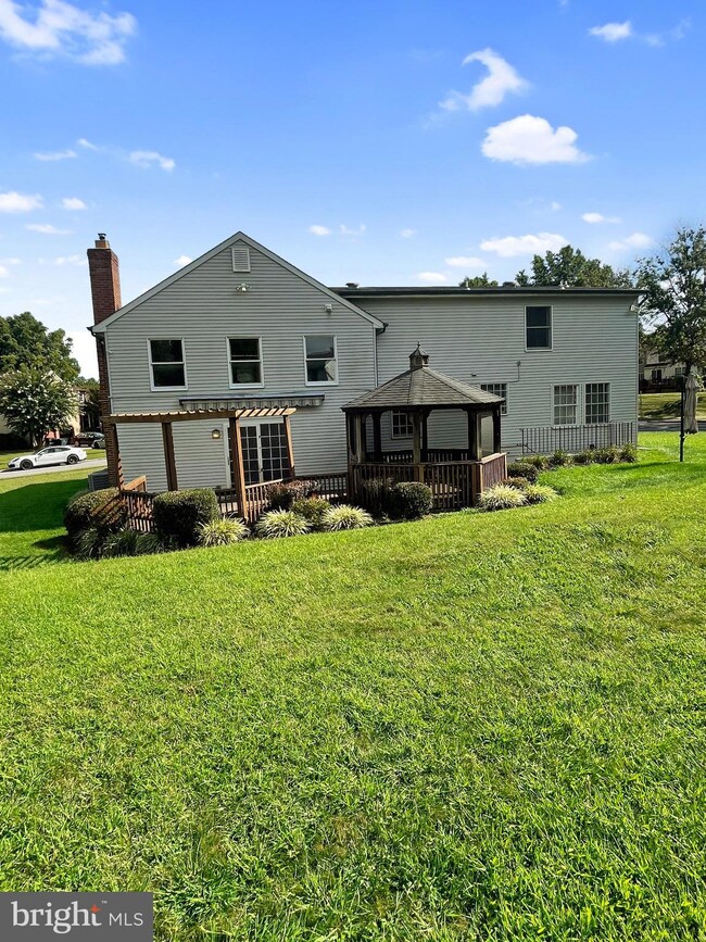 800 Cypress Point Cir, Bowie, MD 20721 - photo 3