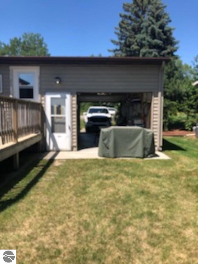 530 N Huron Rd, Au Gres, MI 48703 - photo 4