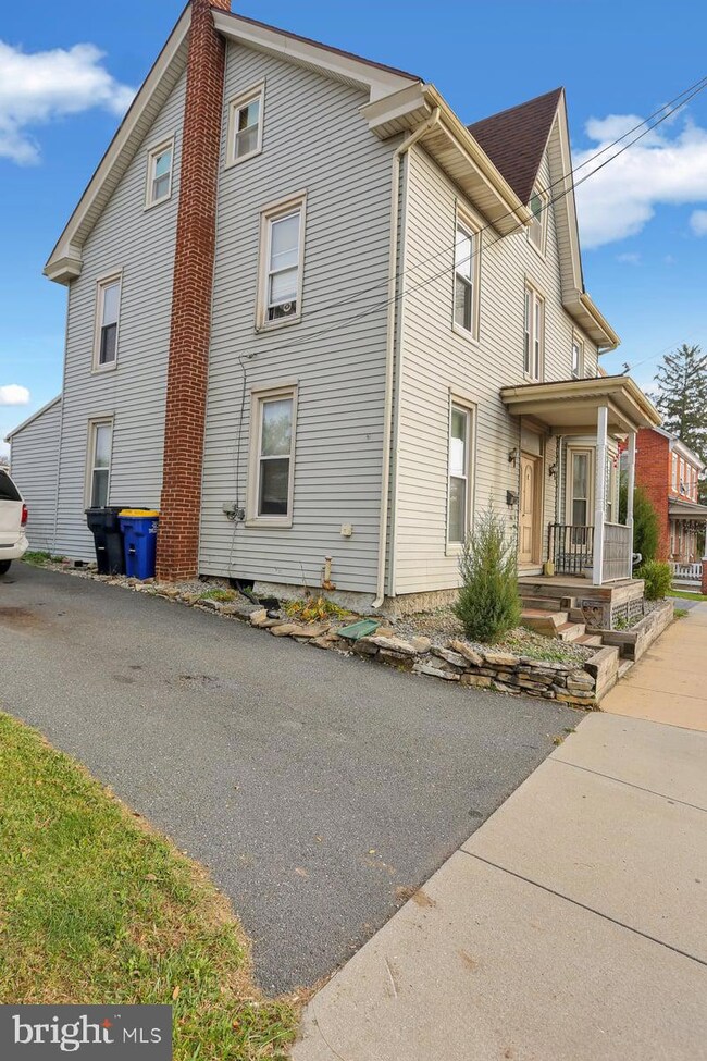 273 W Main St, New Holland, PA 17557 - photo 4