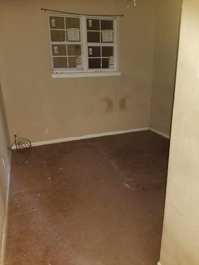 858 Grenshaw St, Houston, TX 77088 - photo 4