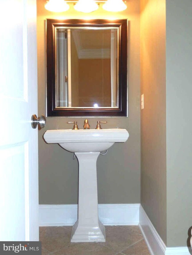 6876 Frase Dr, Falls Church, VA 22043 - photo 7