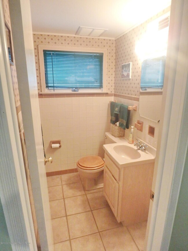 08_Half Bath_001