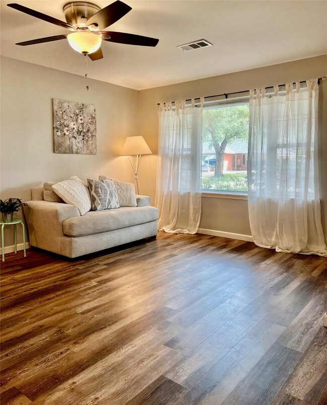 2326 Gardenia Dr, Houston, TX 77018 - photo 4