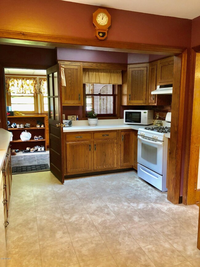 578 W Housatonic St, Pittsfield, MA 01201 - photo 7