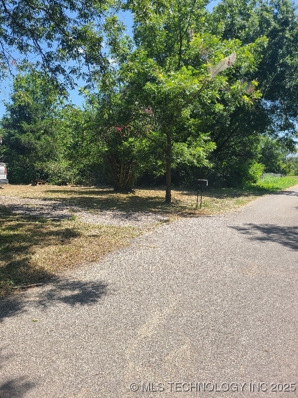 404 E Beach St, Henryetta, OK 74437 - photo 2