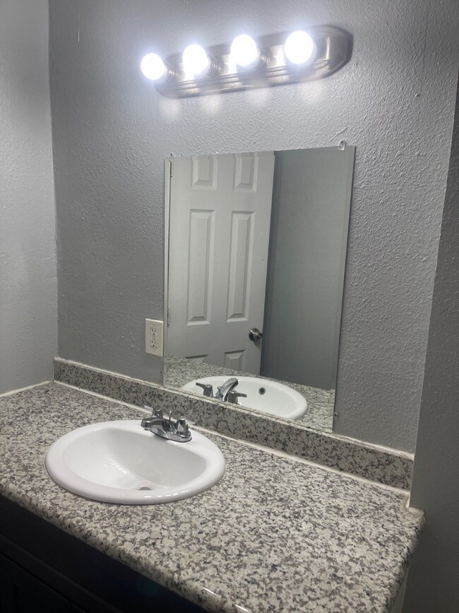 5117 Lavender St unit 5155, Houston, TX 77026 - photo 5