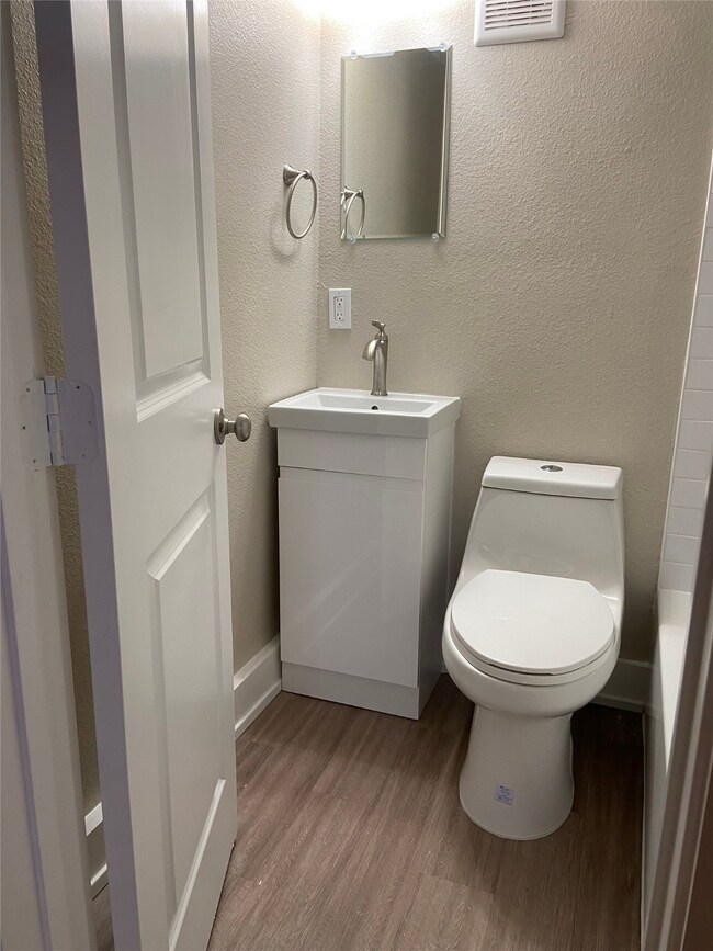 605 Enid St unit 3.5, Houston, TX 77009 - photo 3