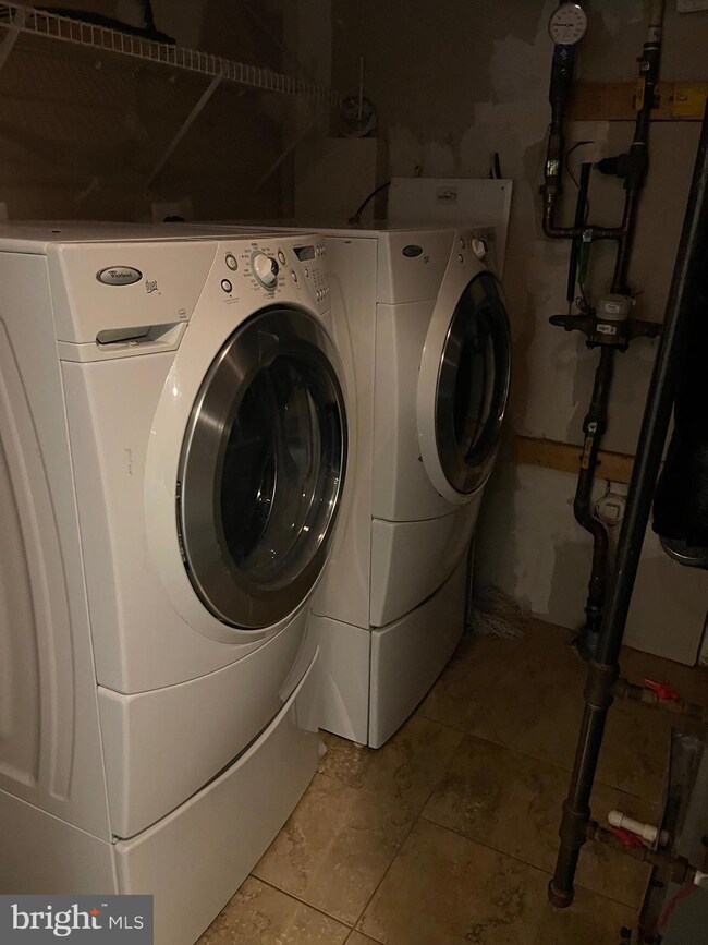 1513 Regent Manor Ct, Silver Spring, MD 20904 - photo 3