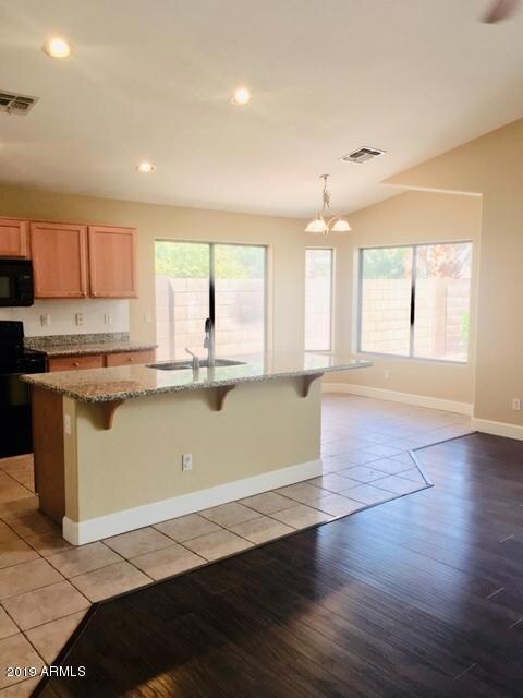 Fmaily Room to Kitchen & Bay