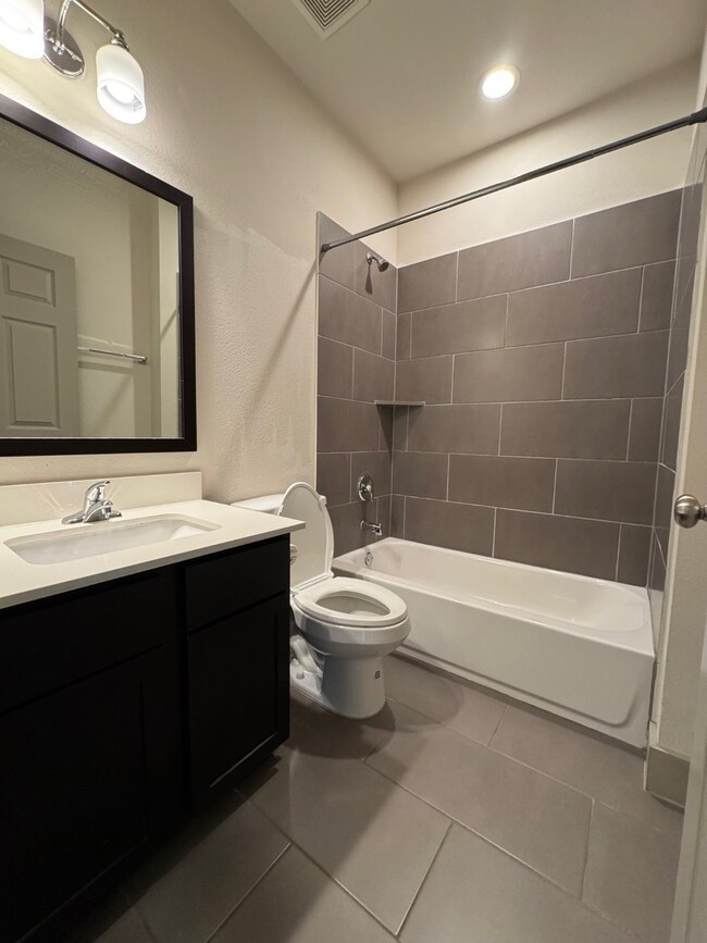 1660 Hawthorne St unit 8, Houston, TX 77006 - photo 5