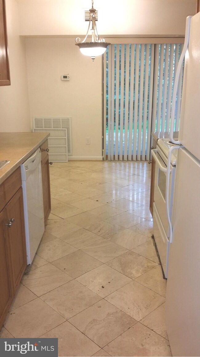 2206 Castle Rock Square unit 2B, Reston, VA 20191 - photo 7