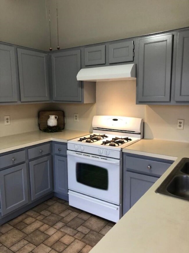 kitchen with snack bar