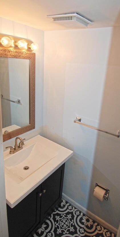 MLS_Half Bath 1_f1-c2_DSC_0017