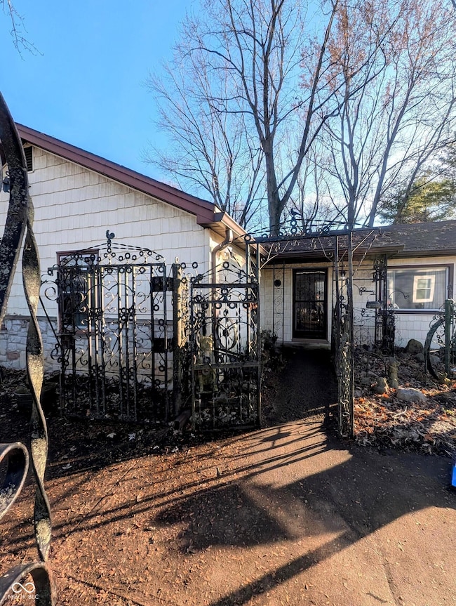 2825 S Delaware St, Indianapolis, IN 46225 - photo 4